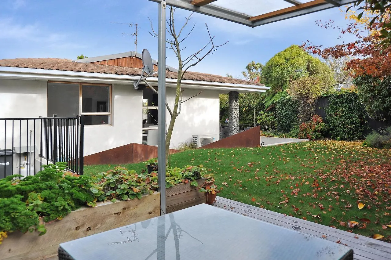 Relaxed 3Br Hideaway - Outdoor Living & Pets - Christchurch Holiday Homes