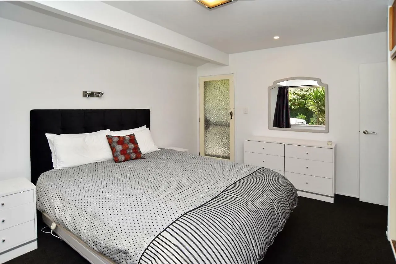 Relaxed 3Br Hideaway - Outdoor Living & Pets - Christchurch Holiday Homes